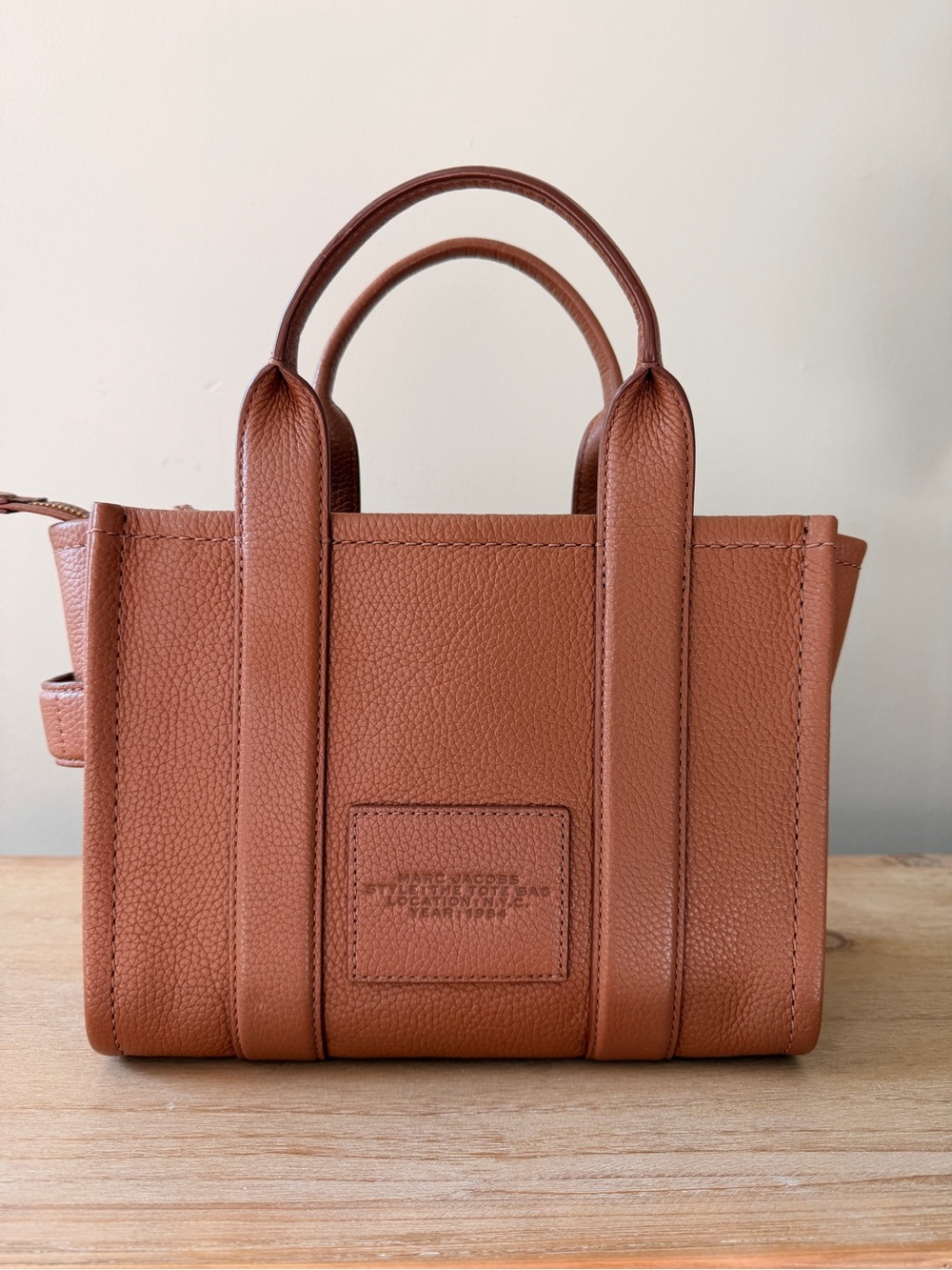 Marc Jacobs The Tote Bag in Argan Oil sz Small - Picture 3 of 4